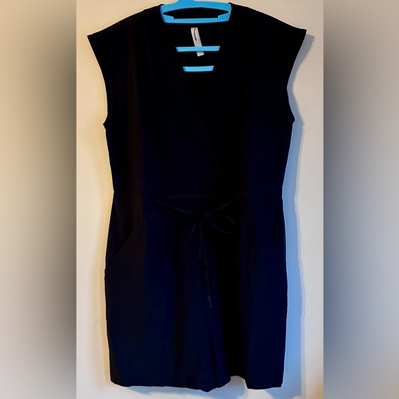 Athleta Romper Shorts Small Black Pockets Front Tie GUC - Picture 1 of 6